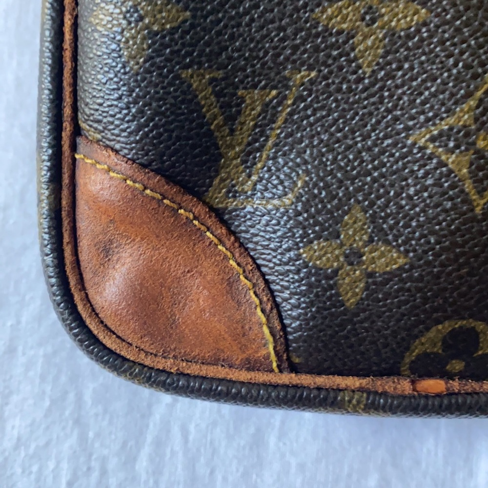 Preowned Vintage Louis Vuitton crossbody - Picture 4 of 14